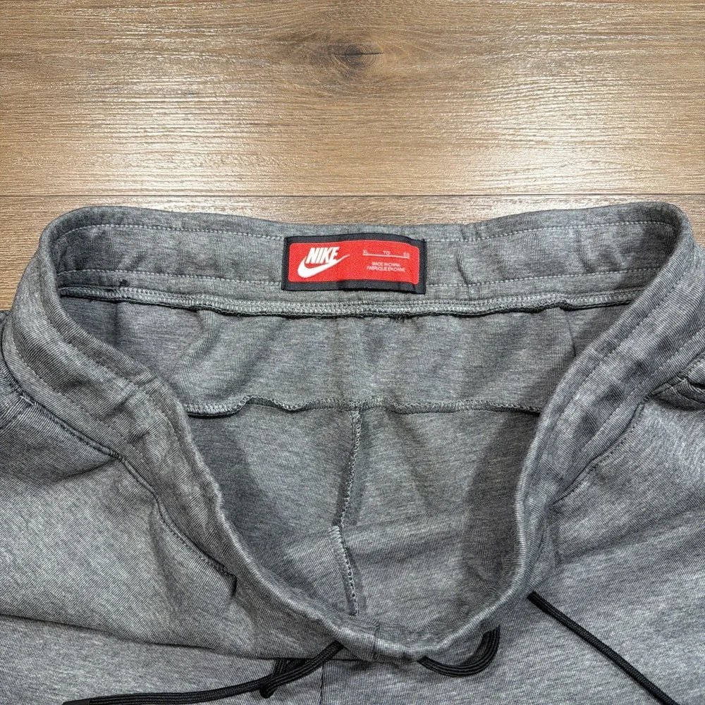 Nike Men's XL Tech Fleece Joggers Pants Gray Tapered Pockets 805162-091